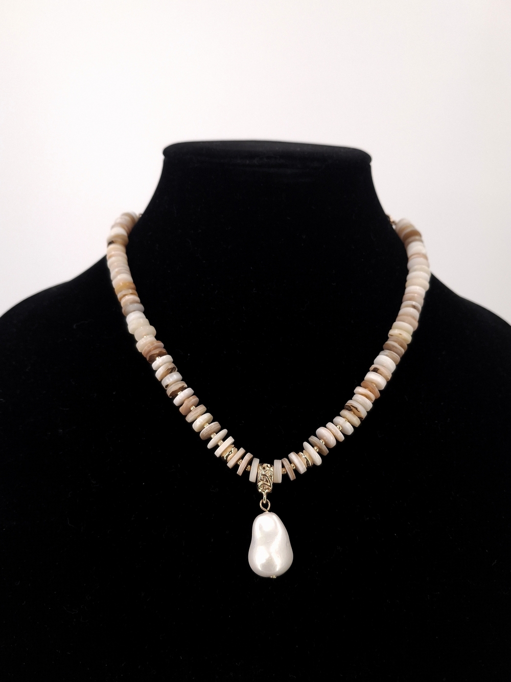 ✨Time and Tru Natural Heishi Shell Beaded Necklace Baroque Pearl Pendant✨